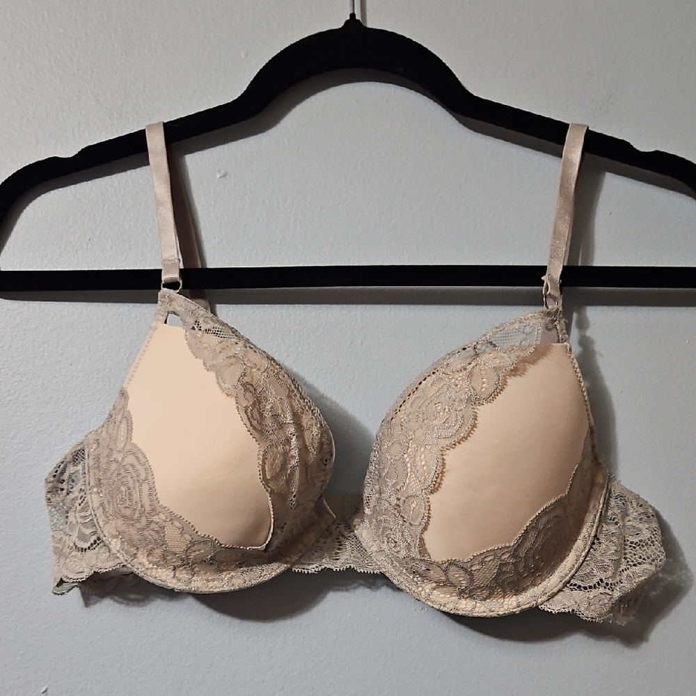 Elegant Lace Trimmed Bra in Cream & Gray Underwire Padded Size 38B